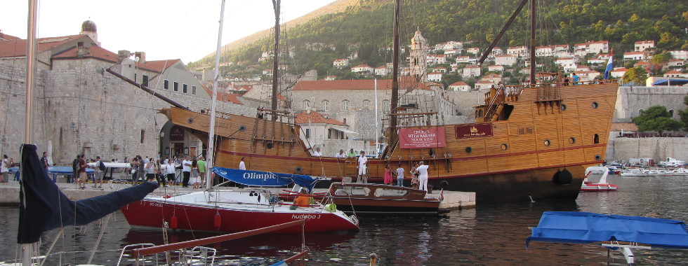 Karaka ship in the old city harbor.